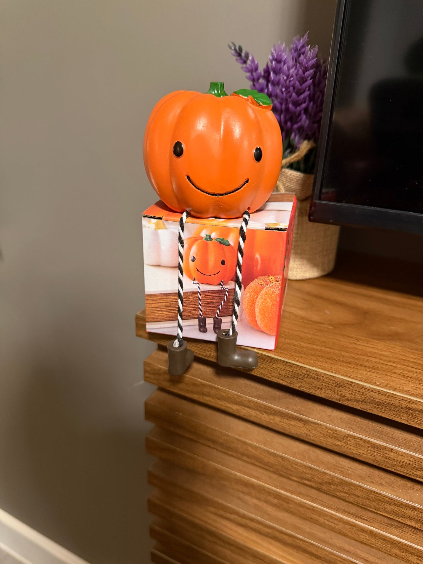 Cute Pumpkin Shelf Sitter